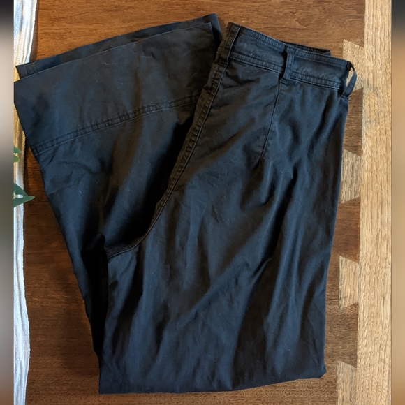 The Lightweight Wide-Leg Crop Chino - Picture 5 of 6